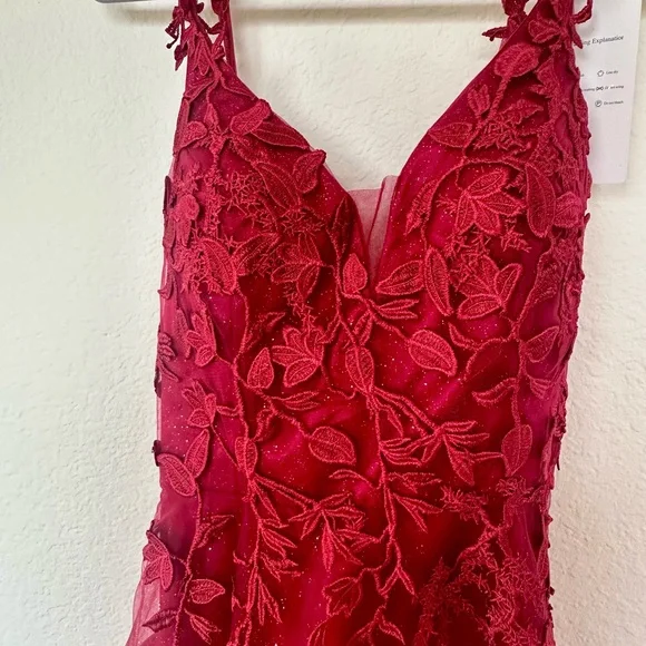 Elegant Red Evening Gown - So Pretty! - Picture 3 of 7